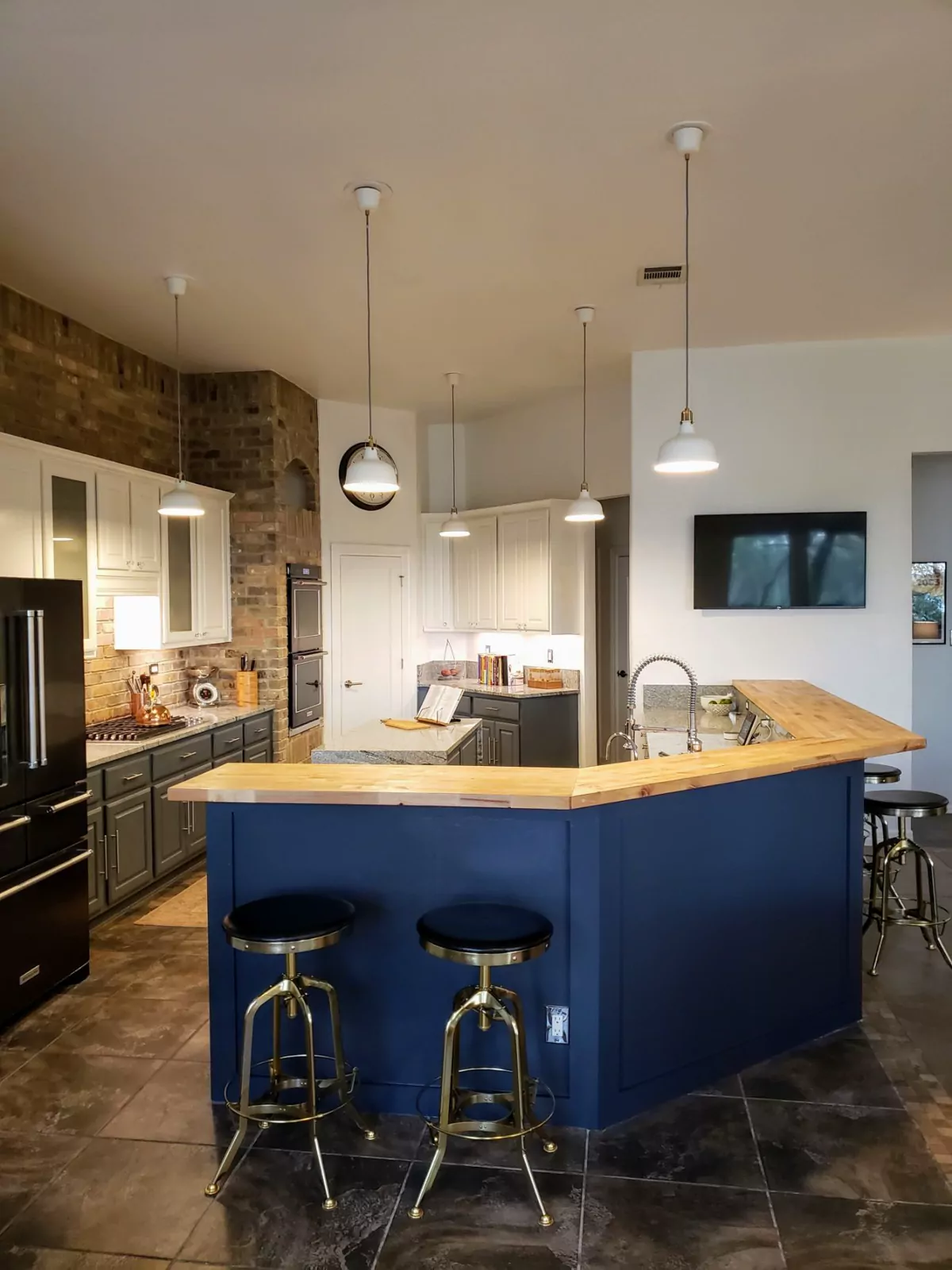 Navy island kitchen by Flip Fixer