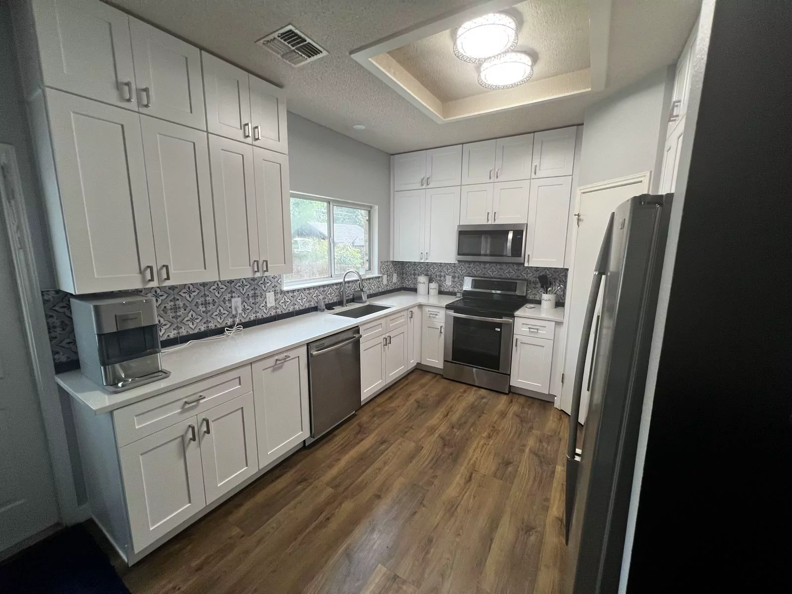 Gray shaker kitchen by Flip Fixer