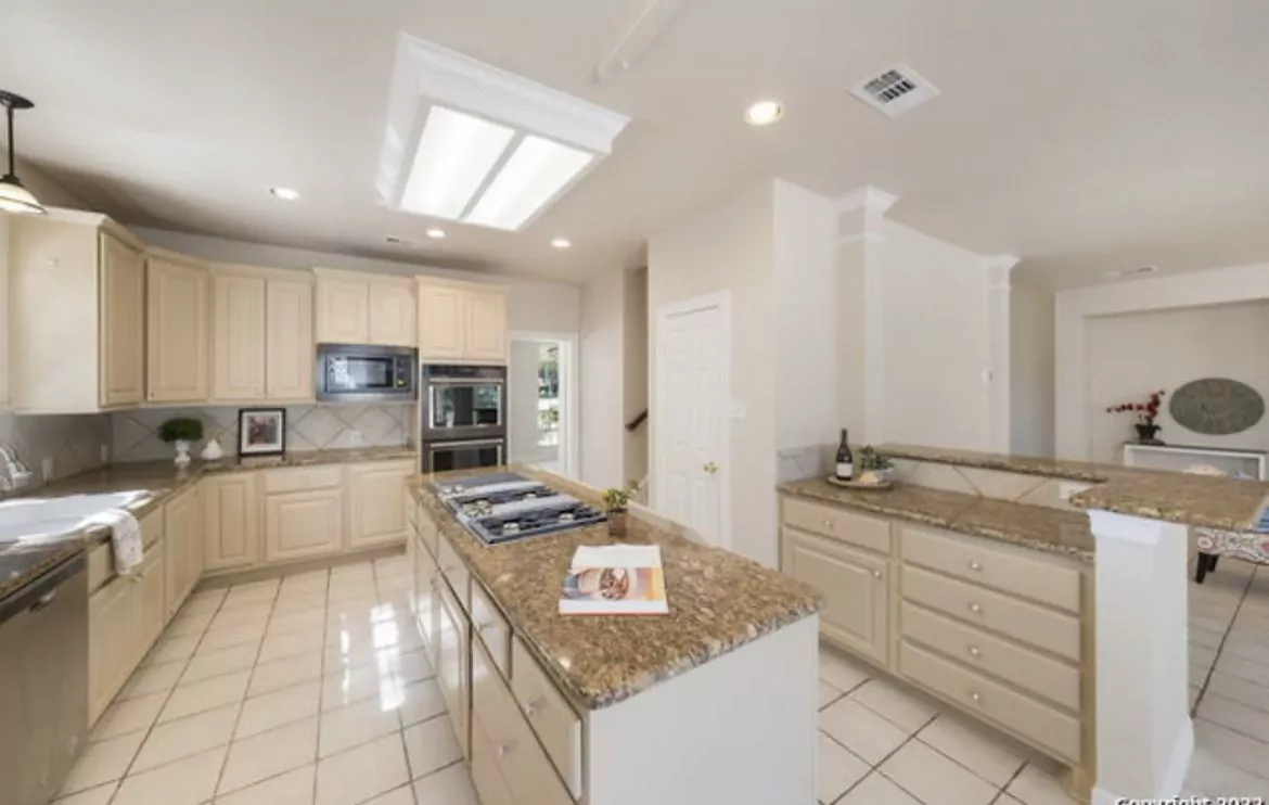 Cream kitchen by Flip Fixer