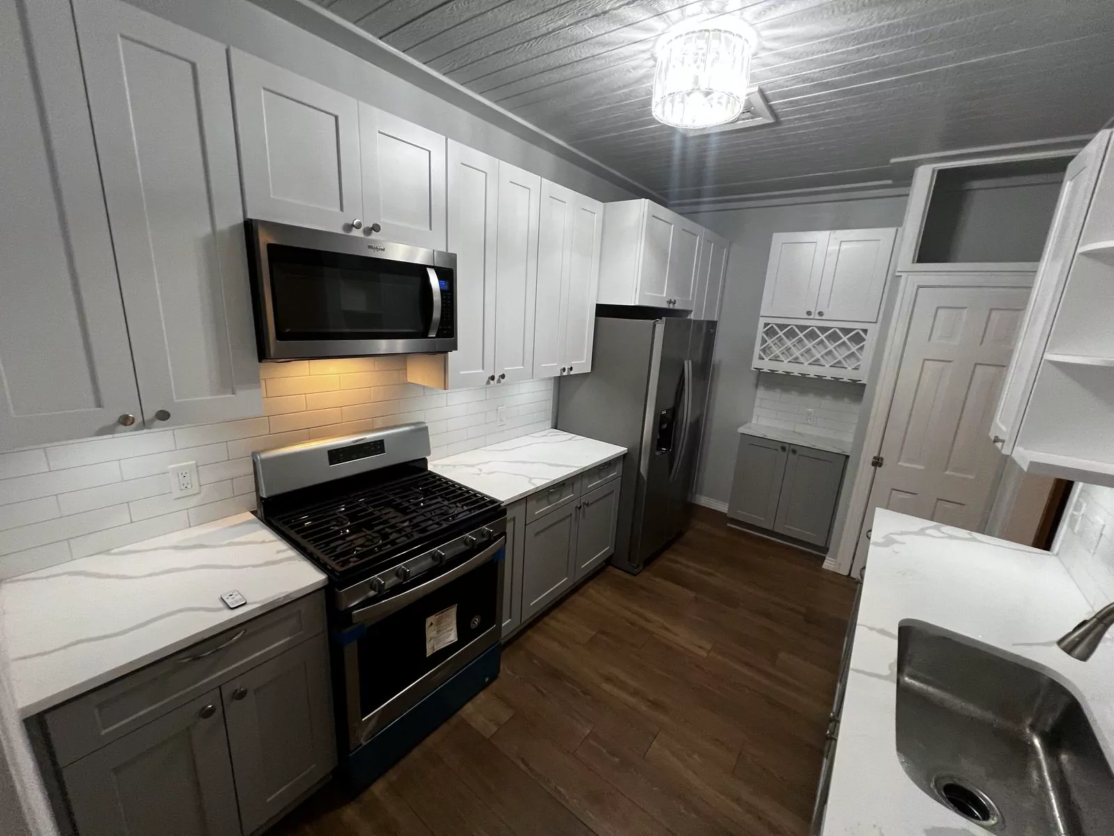 Two-tone kitchen by Flip Fixer