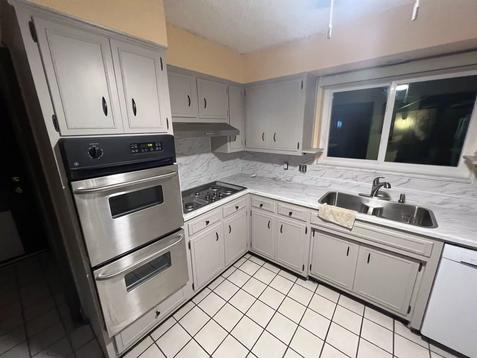Cream kitchen by Flip Fixer